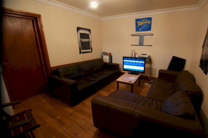 6 Bedroom Semi-Detached House To Rent In Richmond Avenue, Hyde Park, Leeds, LS6