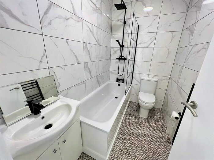 4 Bedroom Semi-Detached House To Rent In Totteridge Road, Enfield, EN3