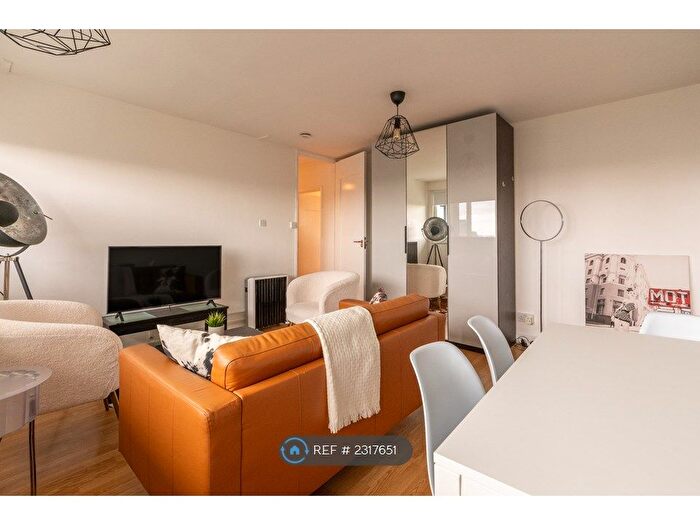 2 Bedroom Flat To Rent In Grafton House, London, E3