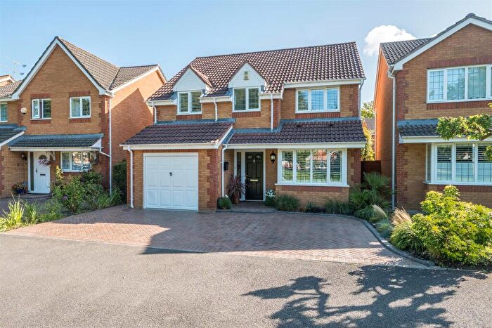 4 Bedroom Detached House For Sale In Whitehouse Close, Farnborough, GU14