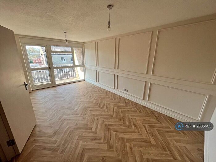 1 Bedroom Flat To Rent In Sheridan Court, Newbury, RG14