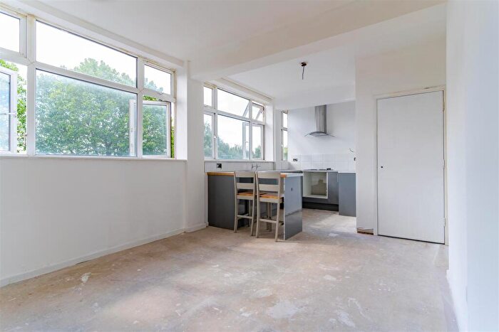 2 Bedroom House To Rent In Holloway Head, Birmingham, West Midlands, B1