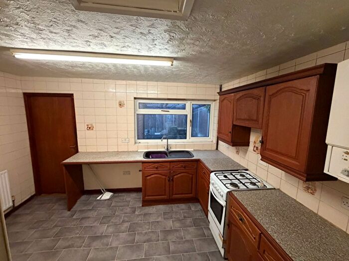 3 Bedroom Town House For Sale In Clement Avenue, Leicester, LE4