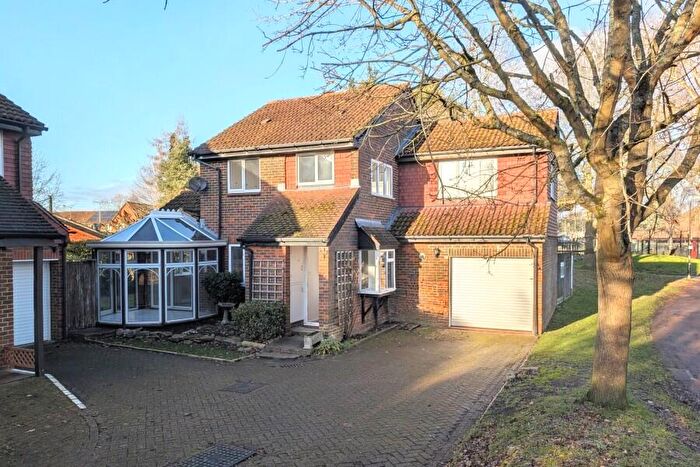 3 Bedroom Detached House To Rent In Woking, Surrey, GU21
