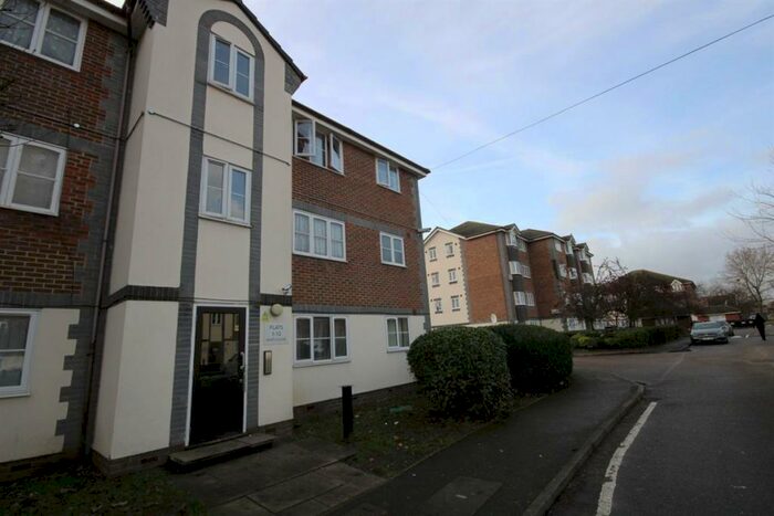 1 Bedroom Flat To Rent In Keats Close, Scotland Green Road, Enfield, EN3