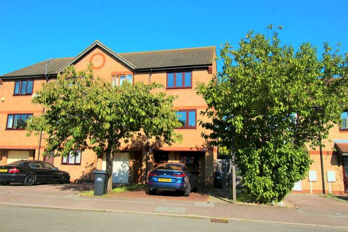 3 Bedroom End Of Terrace House To Rent In Chetwode Avenue, Monkston, Milton Keynes, MK10