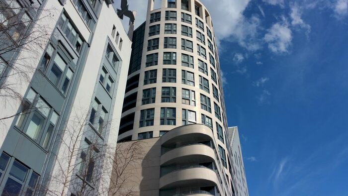 3 Bedroom Flat To Rent In Eagle Point, City Road, London, EC1V