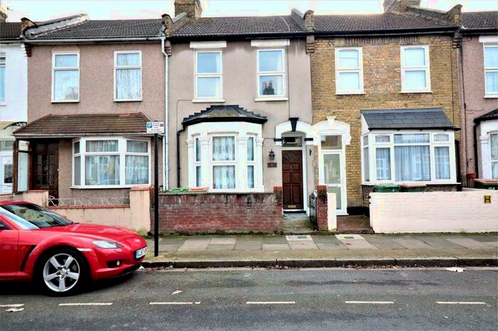 3 Bedroom Terraced House To Rent In Plaistow, E13