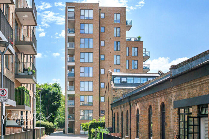 3 Bedroom Apartment For Sale In St Clements Avenue, London, E3