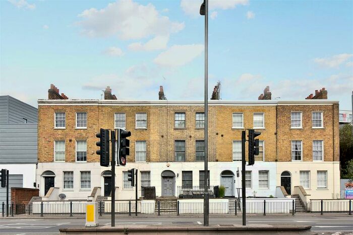 2 Bedroom Duplex To Rent In Commercial Road, Limehouse, E14