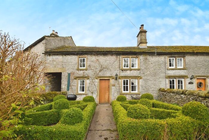 2 Bedroom Character Property For Sale In The Square, Middleton-By-Youlgrave, Bakewell, DE45