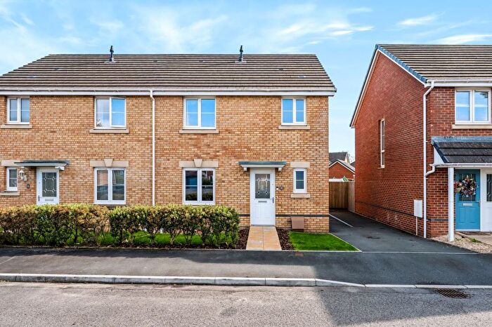 3 Bedroom Semi-Detached House For Sale In Clos Pupren, Llanharry, CF72