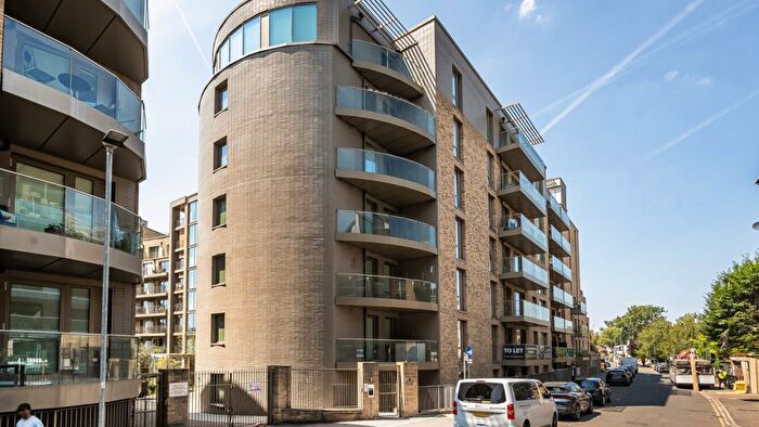 3 Bedroom Flat For Sale In Bentinck Road, Yiewsley, UB7