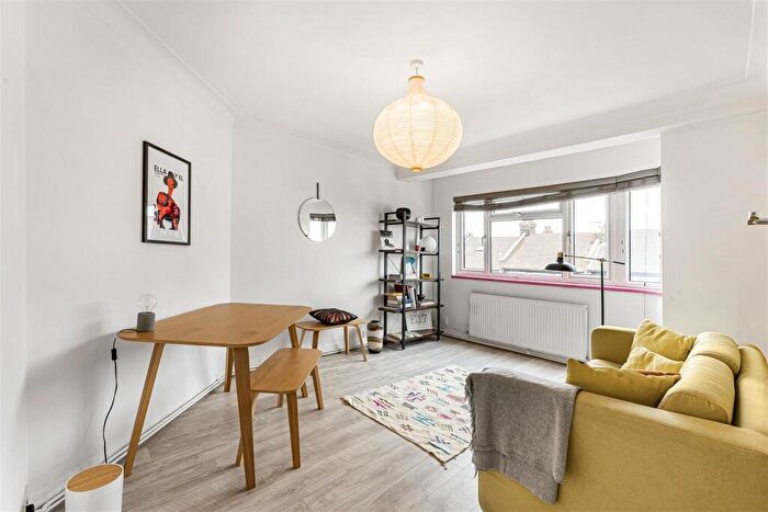 2 Bedroom Apartment To Rent In Bridge Court, Lea Bridge Road, Leyton, London, E10