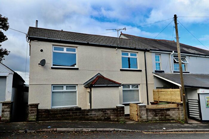3 Bedroom End Of Terrace House To Rent In Bryn Road, Cefn Fforest, NP12