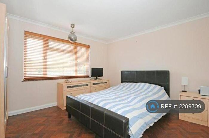 2 Bedroom Flat To Rent In Durham Rd, Bromley, BR2