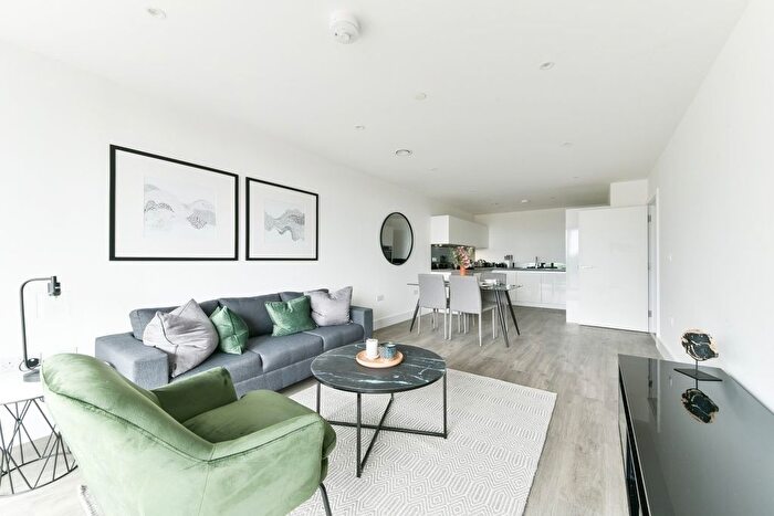 2 Bedroom Flat For Sale In Epsom House, Fairfield Avenue, Staines Upon Thames, Greater London, TW18