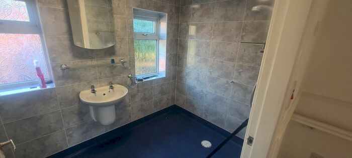 3 Bedroom Semi-Detached House To Rent In The Close, Stalybridge SK15