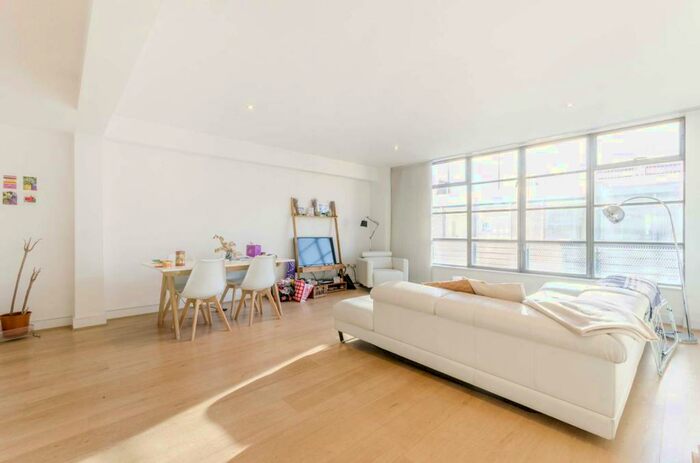 2 Bedroom Flat To Rent In Great Sutton Street, Clerkenwell, London, EC1V