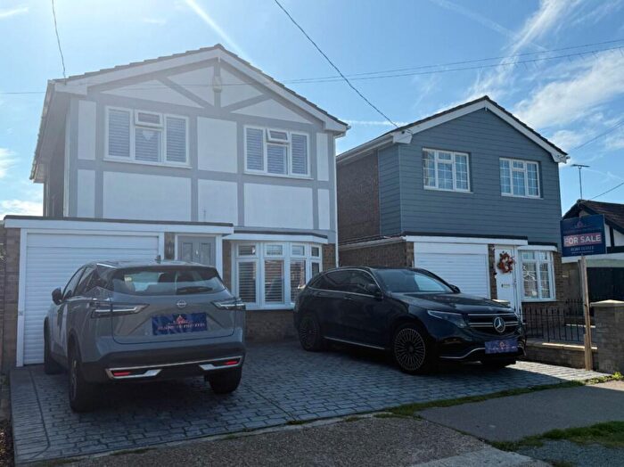 4 Bedroom Detached House For Sale In Beverley Avenue, Canvey Island, SS8