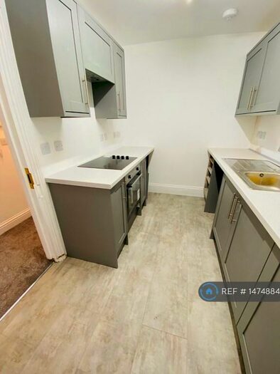 1 Bedroom Flat To Rent In Meyrick Street, Pembroke Dock, SA72