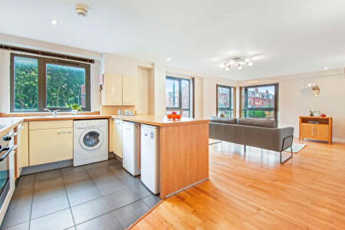 1 Bedroom Flat To Rent In Cardigan Road, Leeds, LS6