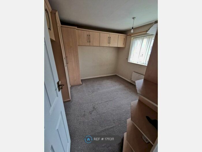 3 Bedroom Semi-Detached House To Rent In Mountfield Road, Huddersfield, HD5
