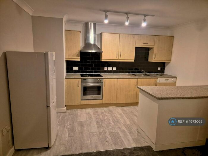 2 Bedroom Flat To Rent In Pincent, Millsands, S3