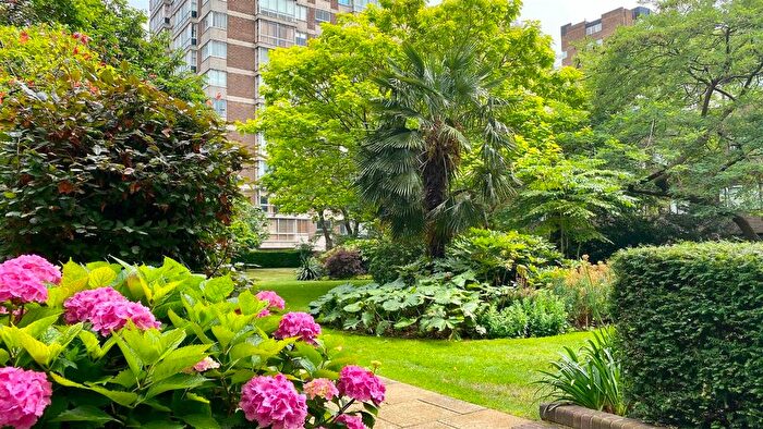 3 Bedroom Flat To Rent In Quadrangle Tower, Cambridge Square, Paddington, W2