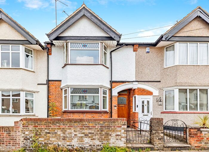 3 Bedroom Terraced House For Sale In Cassiobridge Road, Watford, WD18