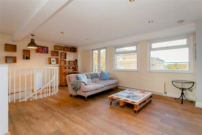 3 Bedroom Maisonette To Rent In Cadogan Terrace, London, E9