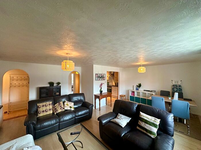 2 Bedroom Property To Rent In Flax House, Leeds, LS10