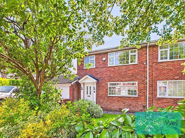 3 Bedroom Semi-Detached House For Sale In Hilton Grove, Worsley, Manchester, M28