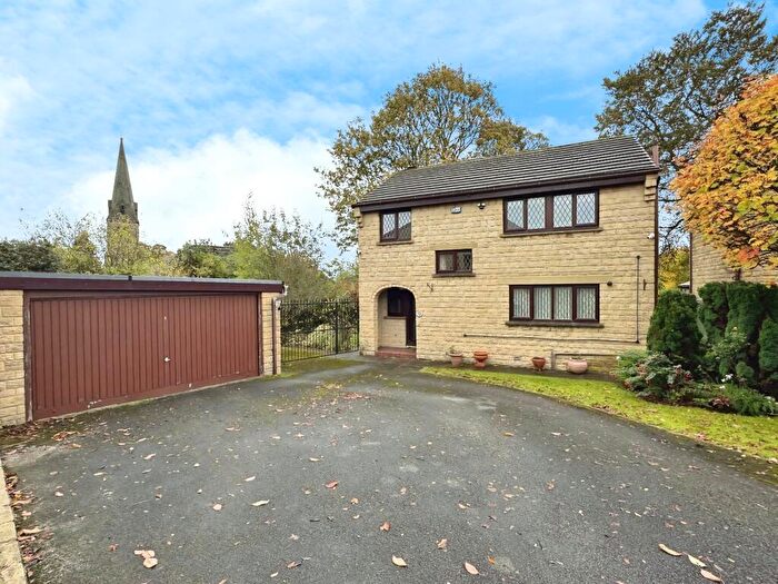 4 Bedroom Detached House For Sale In Wellands Green, Cleckheaton, BD19