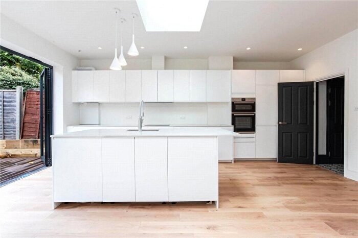 4 Bedroom Terraced House For Sale In Warwick Road, London, N11