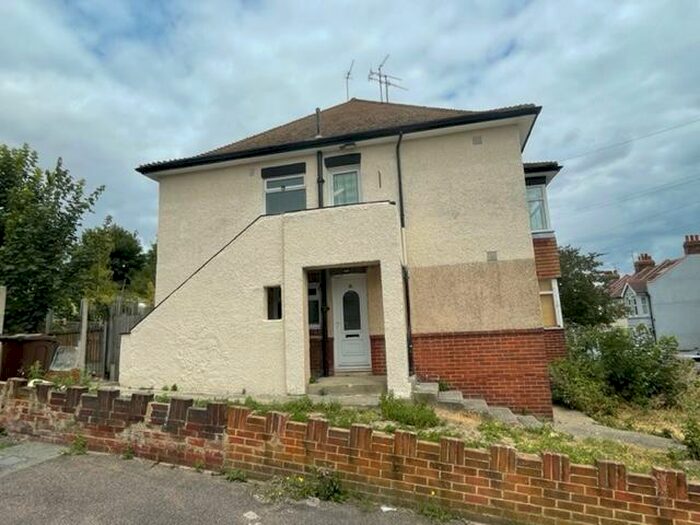 2 Bedroom Flat To Rent In Boundary Road, Chatham, ME4
