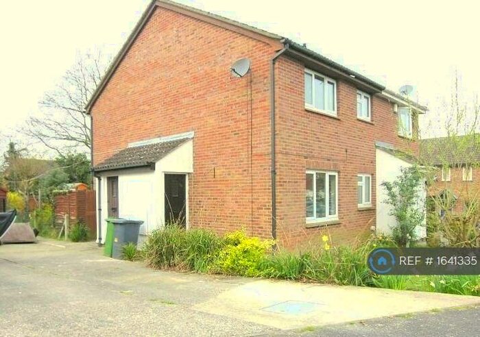 1 Bedroom Semi-Detached House To Rent In Mortimer Gardens, Tadley, RG26