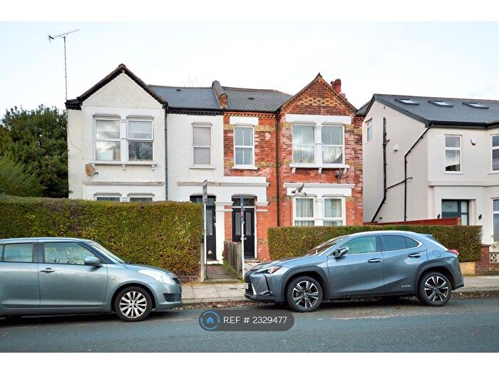 2 Bedroom Flat To Rent In Station Road, London, N3