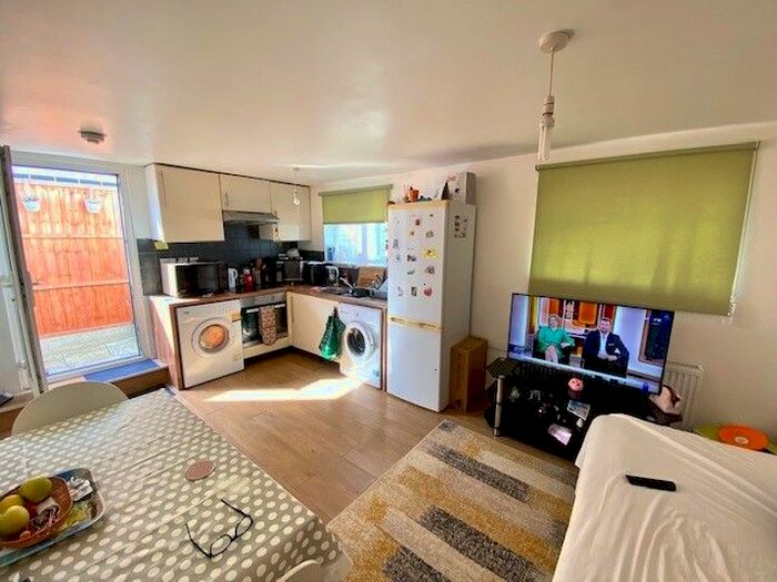 Studio To Rent In Holders Hill Avenue, Hendon, NW4