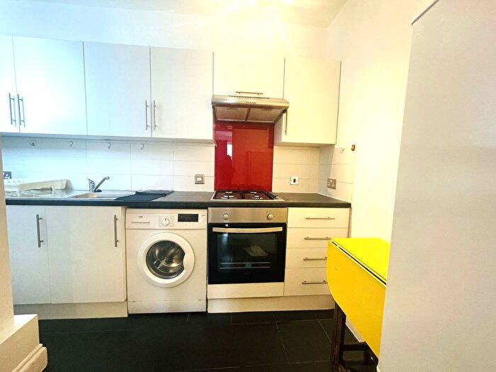2 Bedroom Flat To Rent In Trinity Road, London, SW17