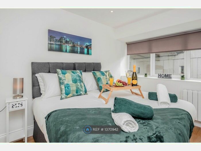 2 Bedroom Flat To Rent In High Street, Watford, WD17