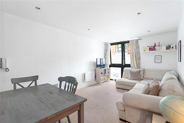 2 Bedroom Apartment For Sale In Greatorex Street, London, E1