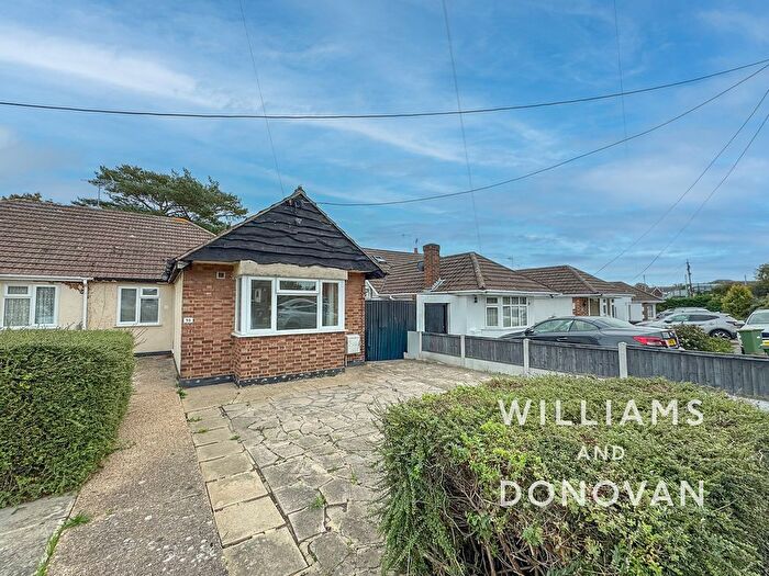 2 Bedroom Semi-detached Bungalow For Sale In Plumberow Avenue, Hockley, SS5