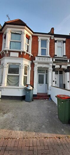 3 Bedroom Flat To Rent In Forest Gate, E7