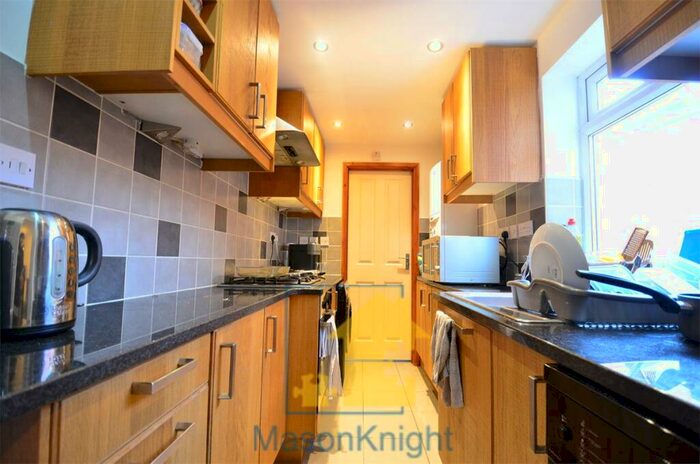 4 Bedroom Terraced House To Rent In Stephens Rd, Selly Oak. -mins Walk To University Of Birmingham, B29