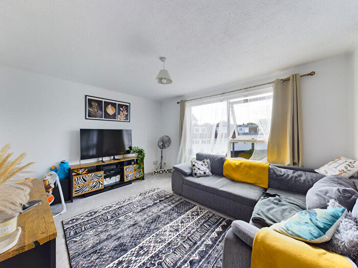 2 Bedroom Apartment To Rent In April Close, Horsham, RH12