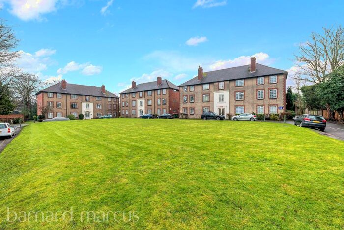 2 Bedroom Flat To Rent In Station Way, Cheam, Sutton, SM3