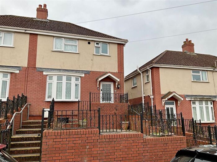 3 Bedroom Semi-Detached House For Sale In Garden Suburbs, Trimsaran, Kidwelly, SA17