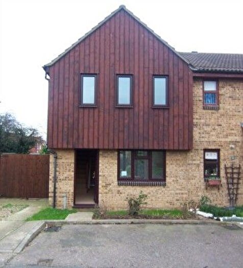 3 Bedroom Semi-Detached House To Rent In The Bentleys, Southend On Sea, SS2