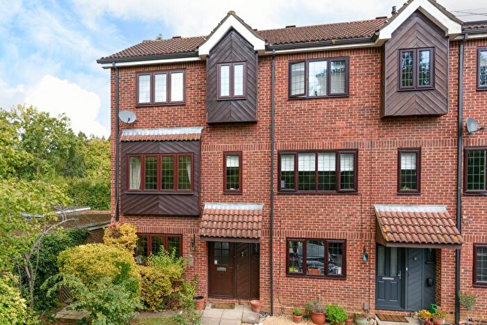 4 Bedroom Town House For Sale In Woodhaven Mews, Walton-On-Thames, KT12